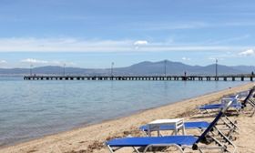 Τεράστια πηγή μόλυνσης τα αποτσίγαρα στις παραλίες