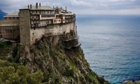 «Ύμνοι» για το Άγιο Όρος από το μεγαλύτερο τουριστικό περιοδικό της Ρωσίας