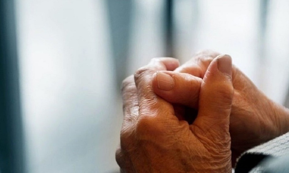 Θεσσαλονίκη: Σάλος για τη σύλληψη ηλικιωμένης που πουλούσε τερλίκια σε λαϊκή