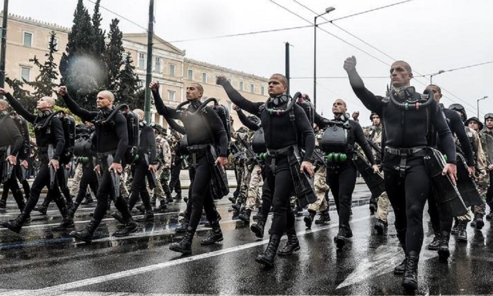 Τι απαντά το Λιμενικό για την απαγόρευση συνθημάτων στην παρέλαση