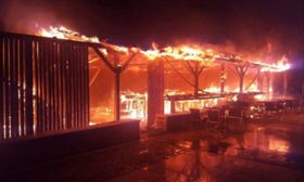 Χαλκιδική: Πυρκαγιά σε beach bar στην Χανιώτη - Κάηκε ολοσχερώς