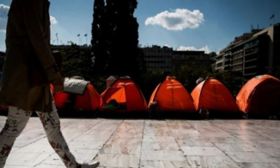 Αρνούνται να φύγουν από το Σύνταγμα!