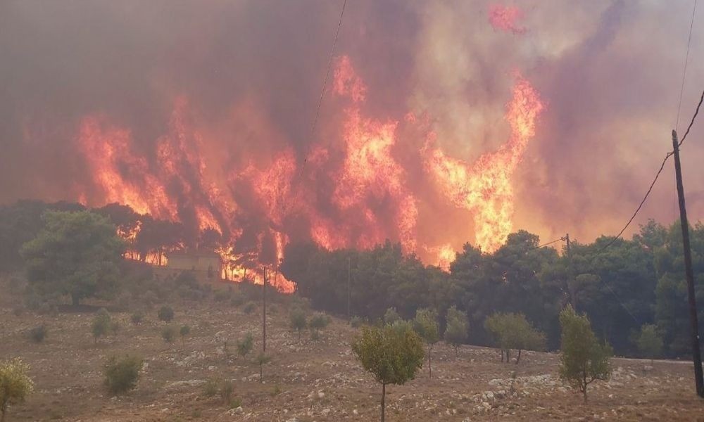 Ανεξέλεγκτη η φωτιά στη Ζάκυνθο, καταγγελίες για εμπρησμό!