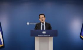 Πέτσας: Πώς και πότε θα χαλαρώσουν τα μέτρα - Τι θα γίνει με καταστήματα και σχολεία