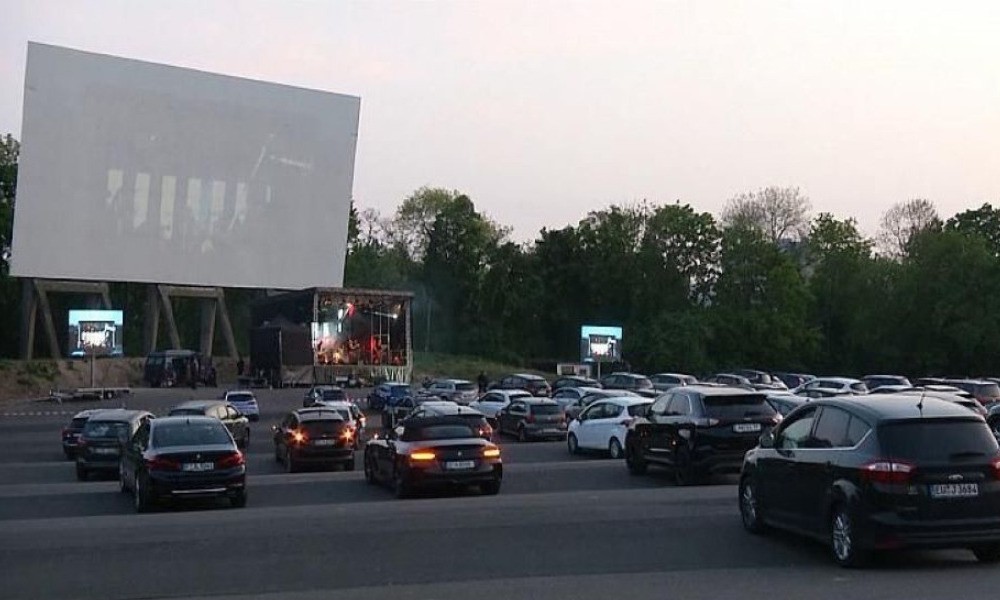 Γερμανία: Συναυλία σε… drive-in ! (vid)