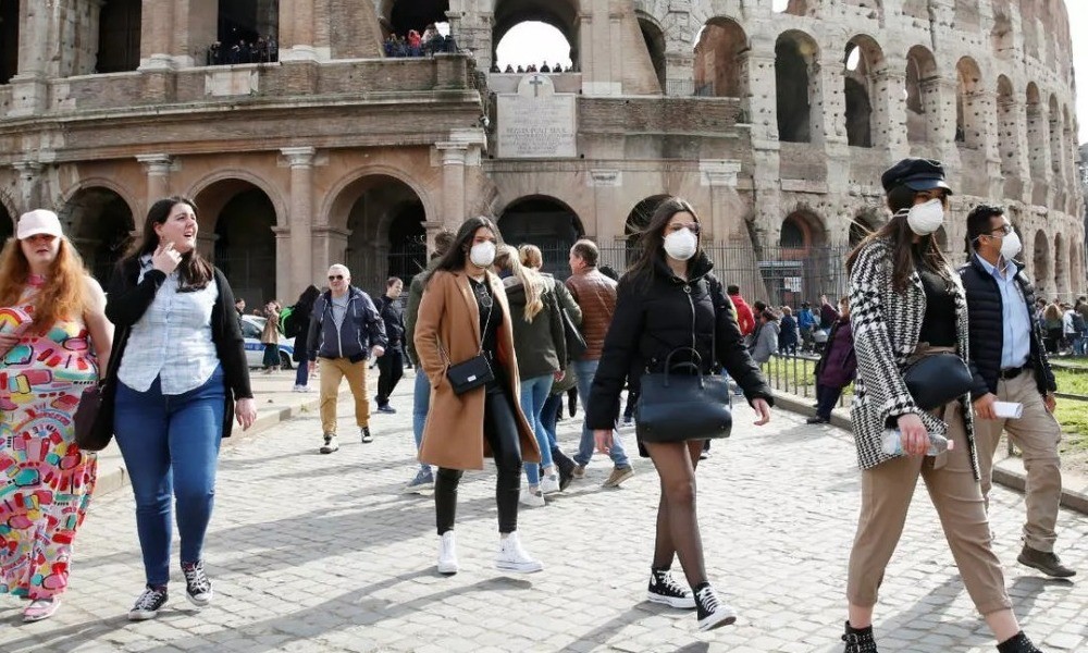 Κορωνοϊός: Χαλαρώνουν σταδιακά τα περιοριστικά μέτρα σε πολλές χώρες
