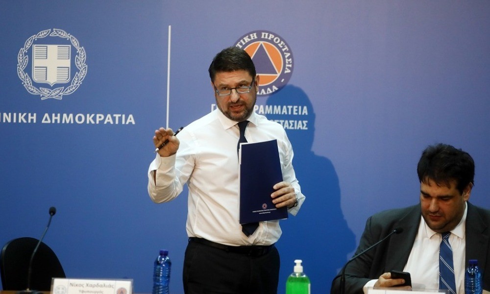 «Χαρδαλια Χαρδαλιά / έρχεται πρωτομαγιά / θα σου στείλω sms / κι άντε ψάξε με αν θες» 