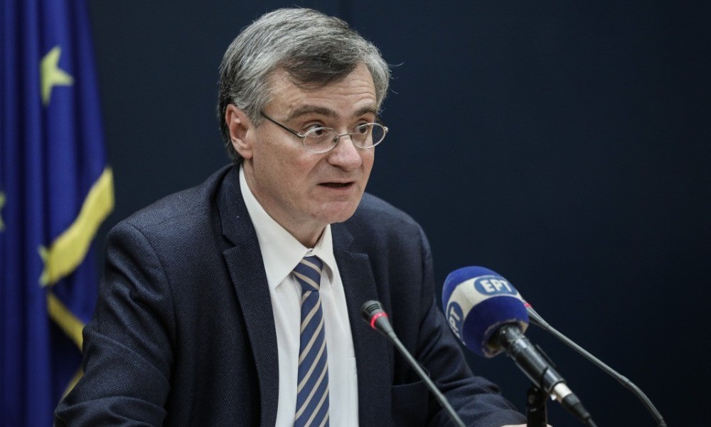 Υποχρεωτικά μάσκα ανακοίνωσε ο Τσιόδρας