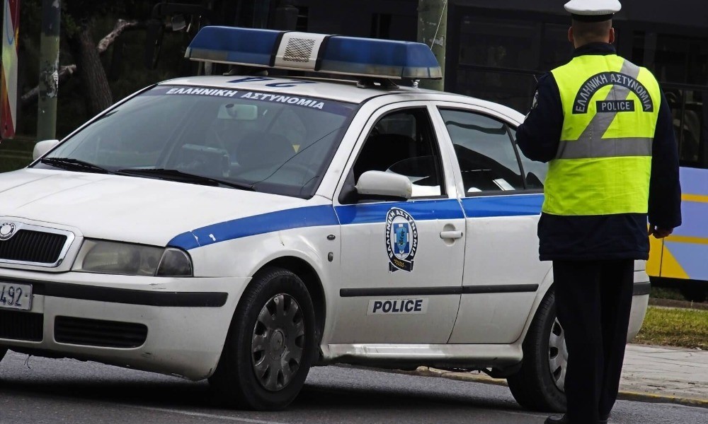 Αγνωστοι πέταξαν τρικάκια έξω από γραφείο της ΓΓ Αντεγκληματικής Πολιτικής