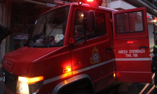 Θεσσαλονίκη: Στις φλόγες δύο αυτοκίνητα στην Ευκαρπία