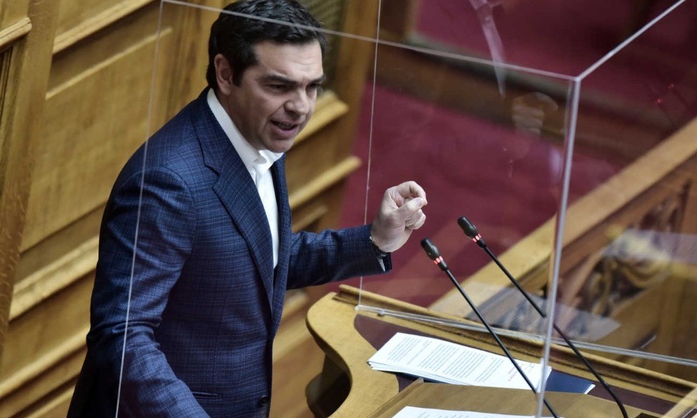 Τσίπρας κατά Μητσοτάκη στη Βουλή: Παίρνεις αχρείαστο ρίσκο για τα σχολεία