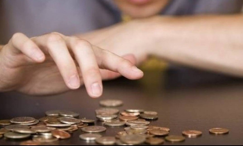 45 άρθρα και παρεμβάσεις με ΠΝΠ - Αναβάλλεται η αναπροσαρμογή του κατώτατου μισθού