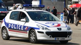 Ένοπλος εισέβαλε σε αστυνομικό τμήμα