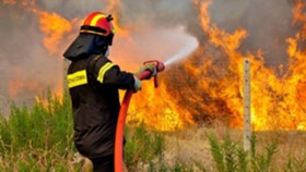 Υπό έλεγχο η φωτιά στο Γαλατάκι Κορινθίας