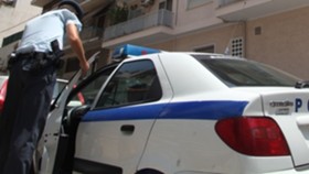 Αλλοδαπός άρπαζε κινητά 