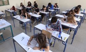 Παπανούτσος, φιλία και social media στην πρεμιέρα των Πανελληνίων